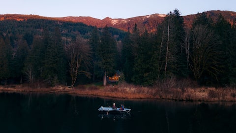 Silver Lake Chalet | Hot Tub, Dock, Boat + 3 Kings