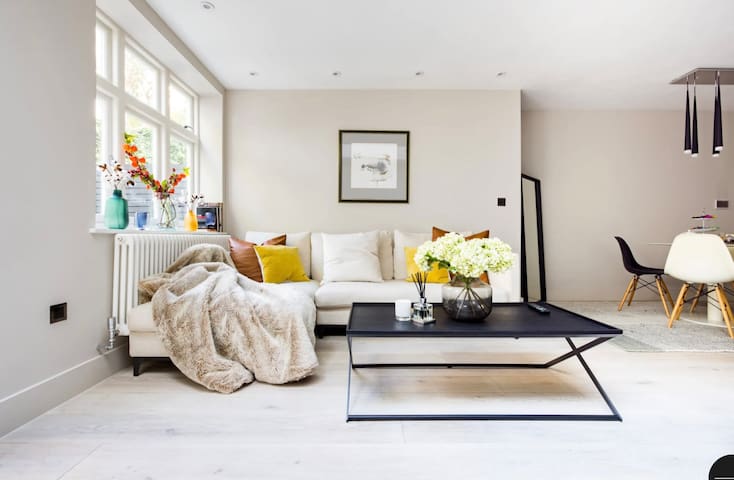 Garden 2 bed Hampstead-by Out of Office Lifestyle