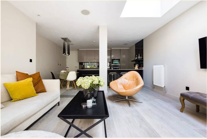 Garden 2 bed Hampstead-by Out of Office Lifestyle gallery image 2