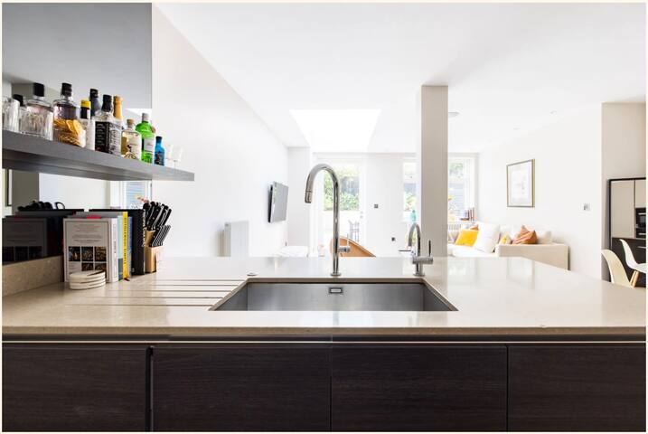 Garden 2 bed Hampstead-by Out of Office Lifestyle gallery image 5