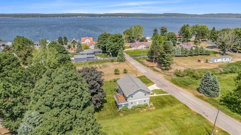 Beautiful Cottage Overlooking Bear Lake