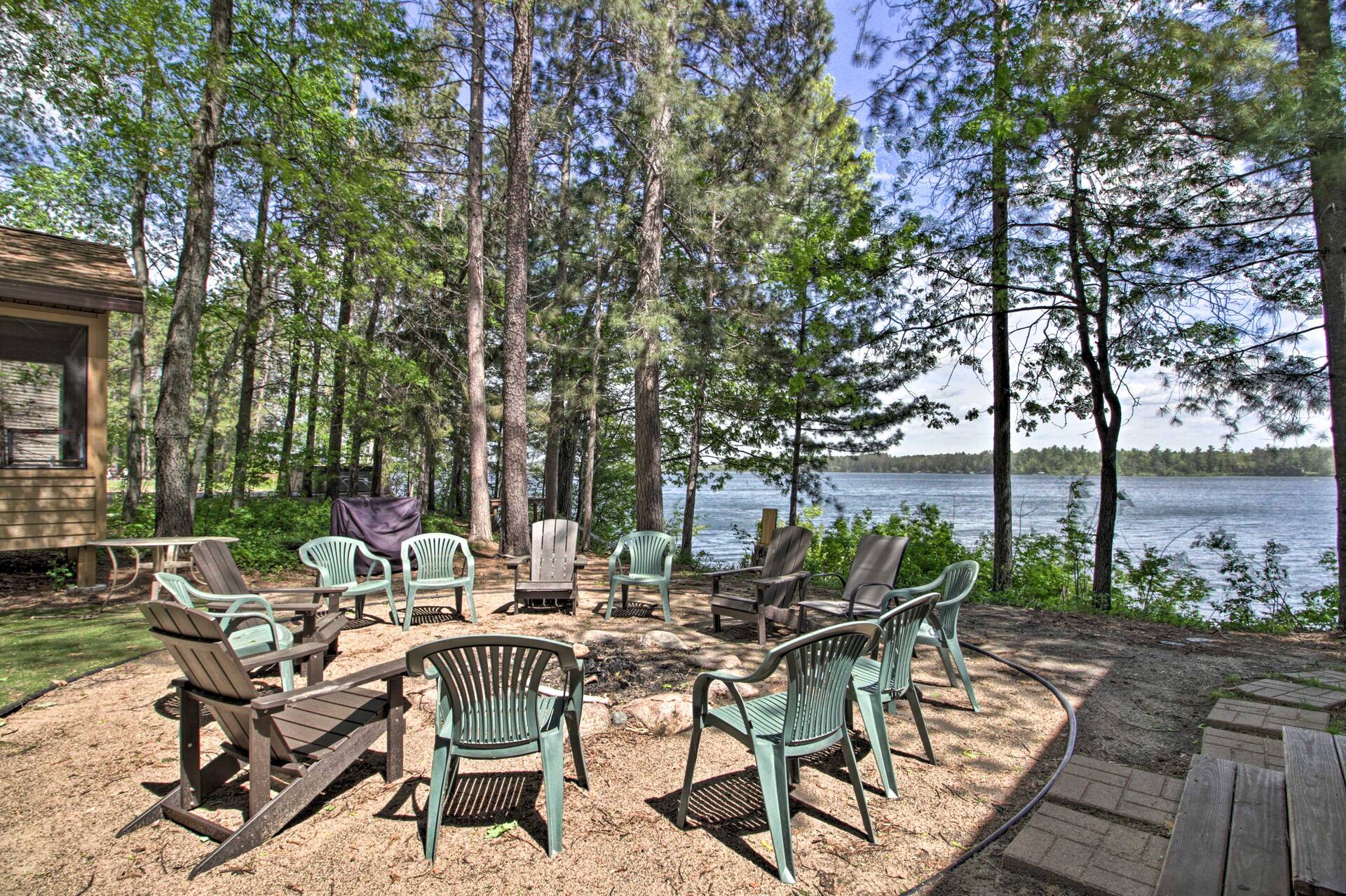 Dock, Sauna & Hot Tub! 'Loon Lake Lodge'