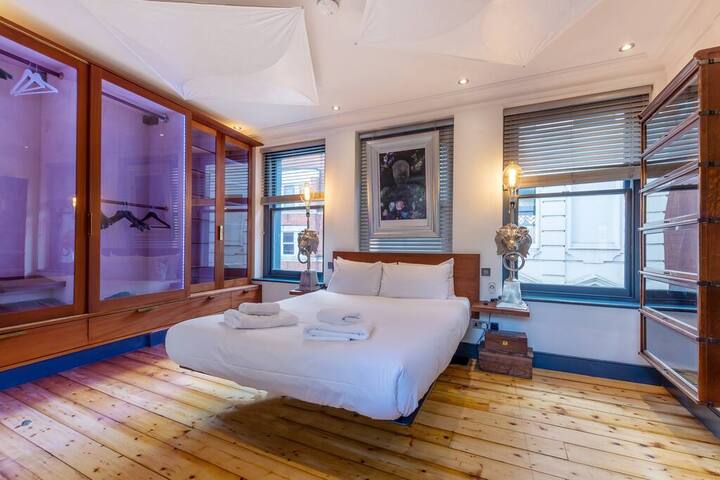 Penthouse with Rooftop Overlooking British Museum gallery image 4