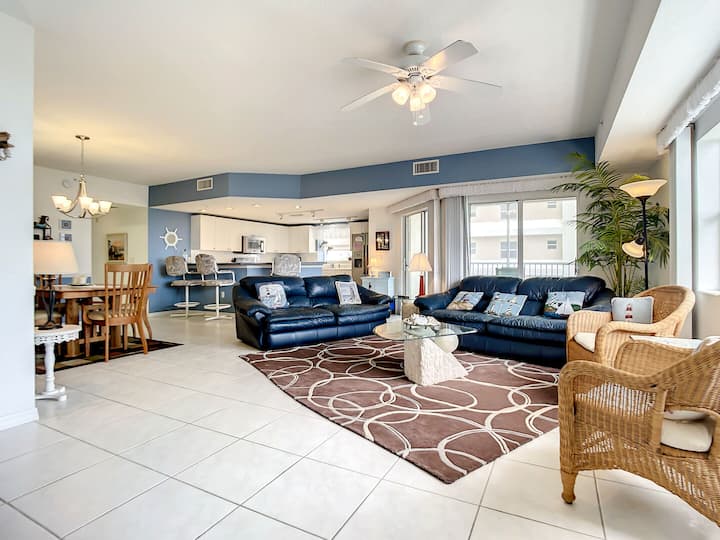 Oceanwalk Condo ~ Breathtaking Views~ 1-407 - Edgewater, FL
