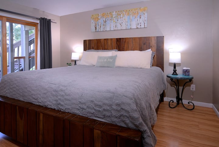 Primárny apartmán s manželskou posteľou King, terasa