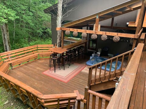 EVL Chalet Nestled in the Woods