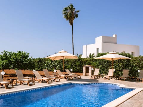 Villa KM2 is a 5 min drive from Playa den Bossa