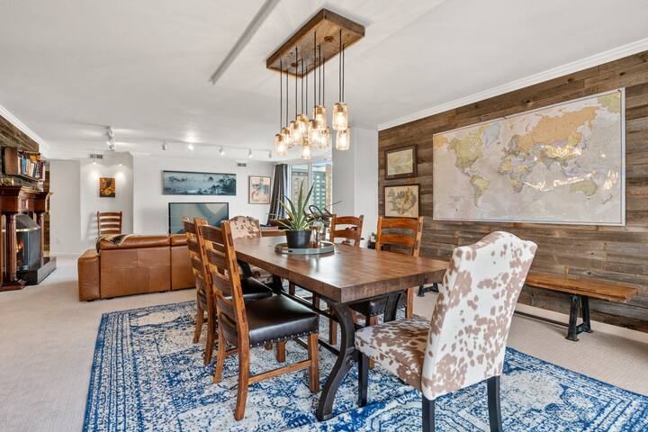 City Center Oasis: Prime Location with Views! gallery image 4