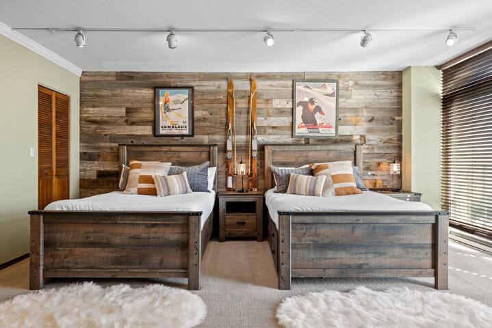 City Center Oasis: Prime Location with Views! gallery image 5