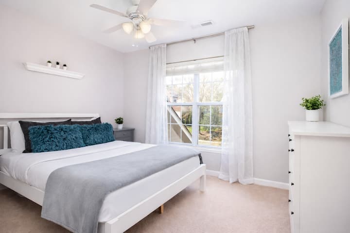 Queen Bedroom - Plenty of Storage in Closet and Dresser.