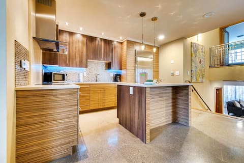 Walk to Ski Modern Luxury Townhome 1005