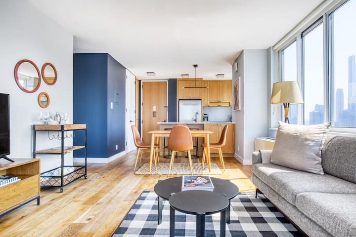 Blueground | Hell’s Kitchen, pool, nr Times Sq gallery image 2