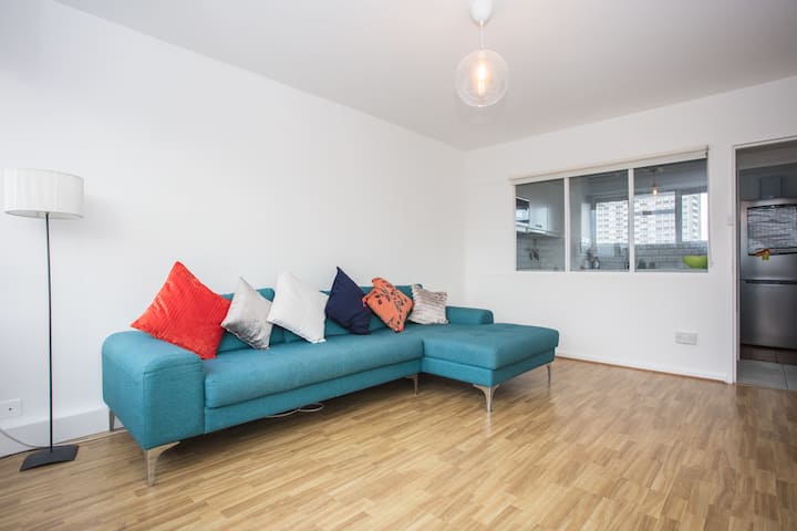 Light And Airy 1 Bed Flat In Angel With Balcony - London, UK