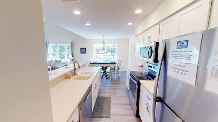 Golf Course Comfort Awaits With Views - Sunset Beach, NC