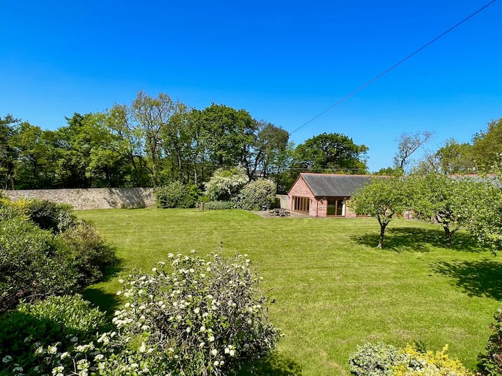 MoultonBarrett Barn at High Park Indoor Pool Houses for Rent in