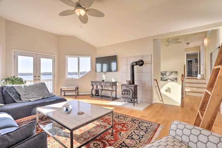 Kayaks, Deck & Pond Access: Rhode Island Retreat!