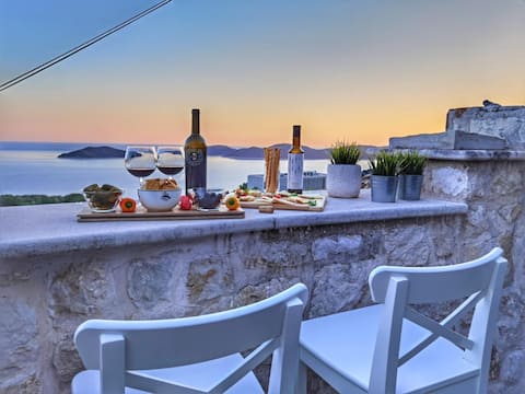 Successful Airbnb property: Villa Dalmata 2 Bedroom House Terrace Sea View in Brsečine
