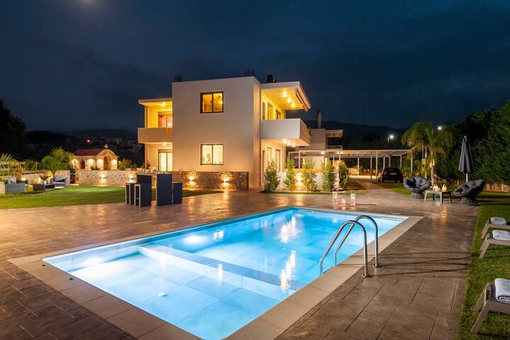 Amaen Luxury House with Private Pool