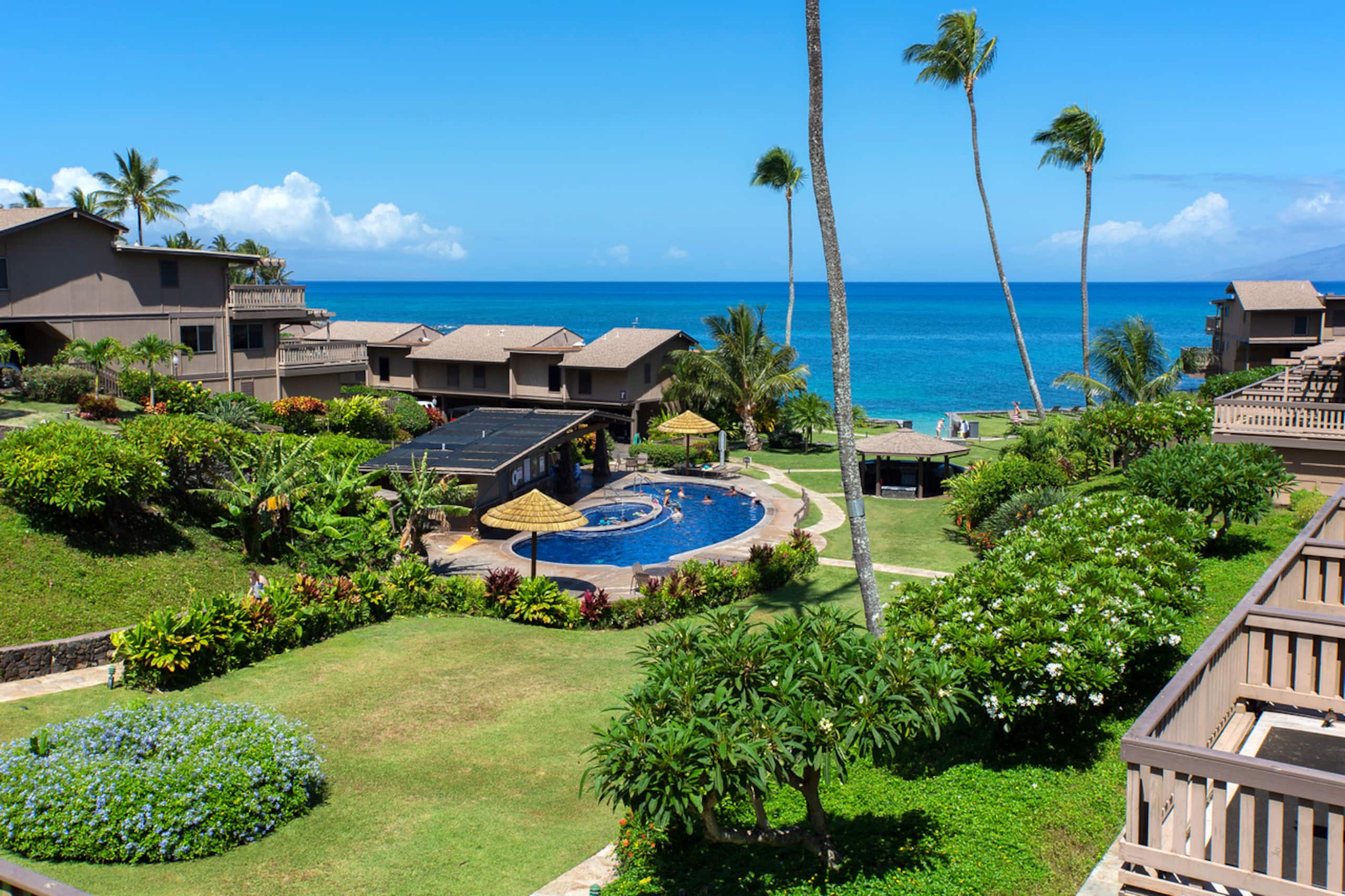 Condo in Lahaina · ★4.0 · 2 bedrooms · 4 beds · 2.5 baths - Image 39