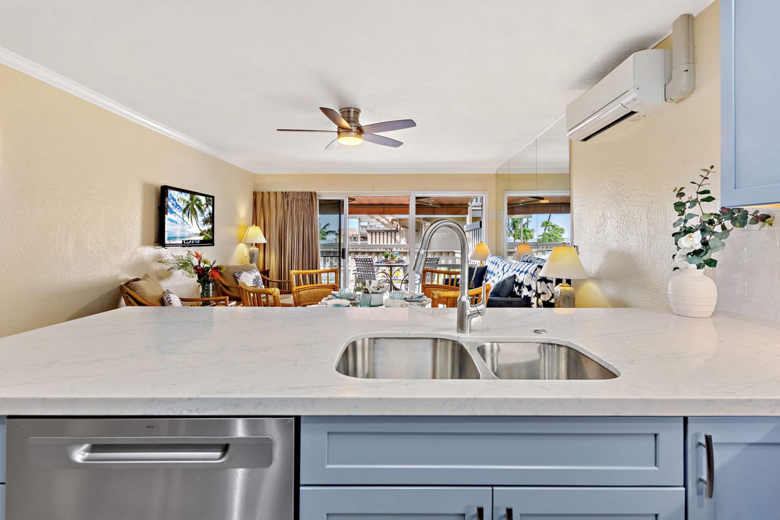 Condo in Lahaina · ★4.0 · 2 bedrooms · 4 beds · 2.5 baths - Image 9