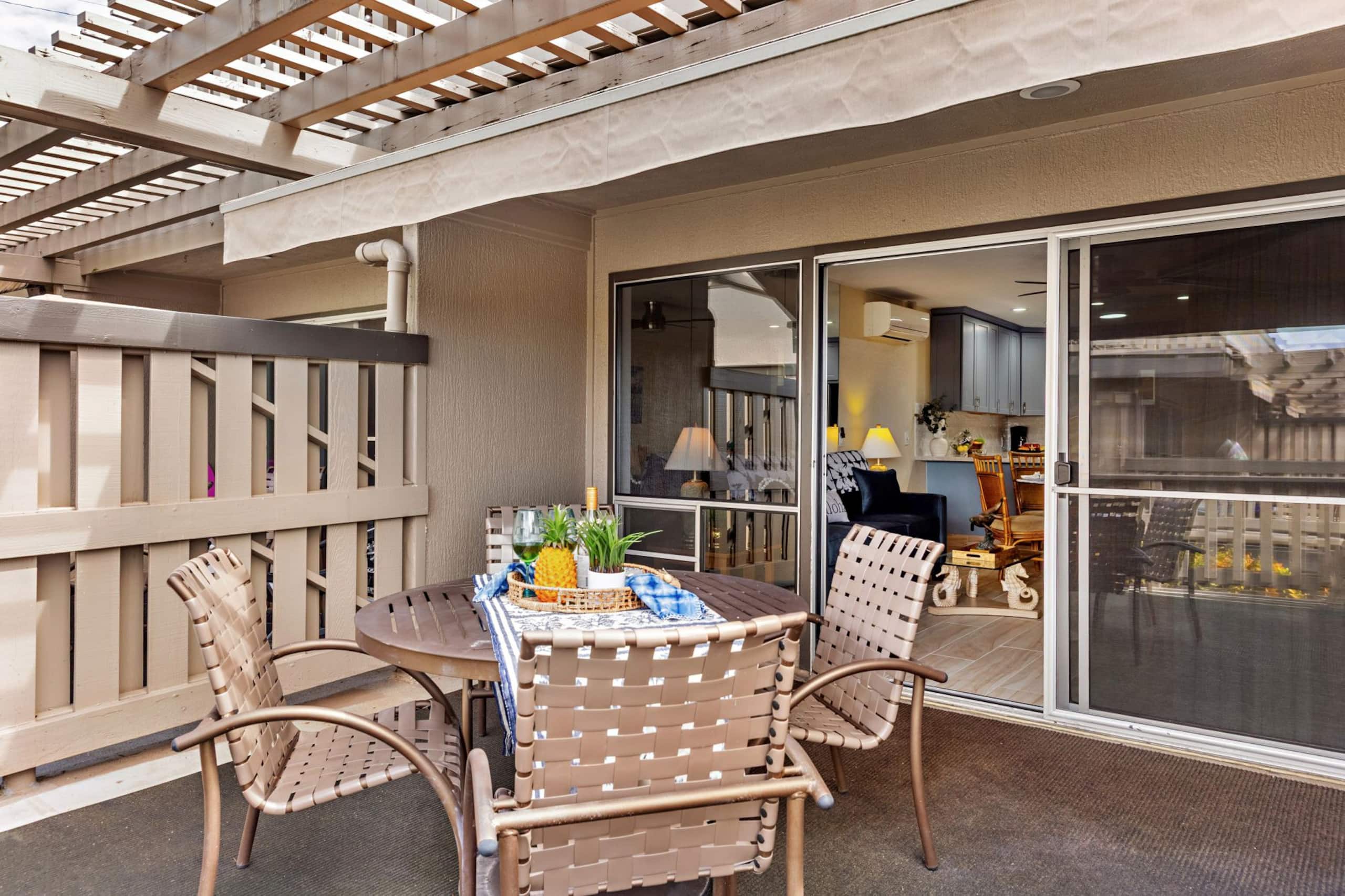 Condo in Lahaina · ★4.0 · 2 bedrooms · 4 beds · 2.5 baths - Image 4
