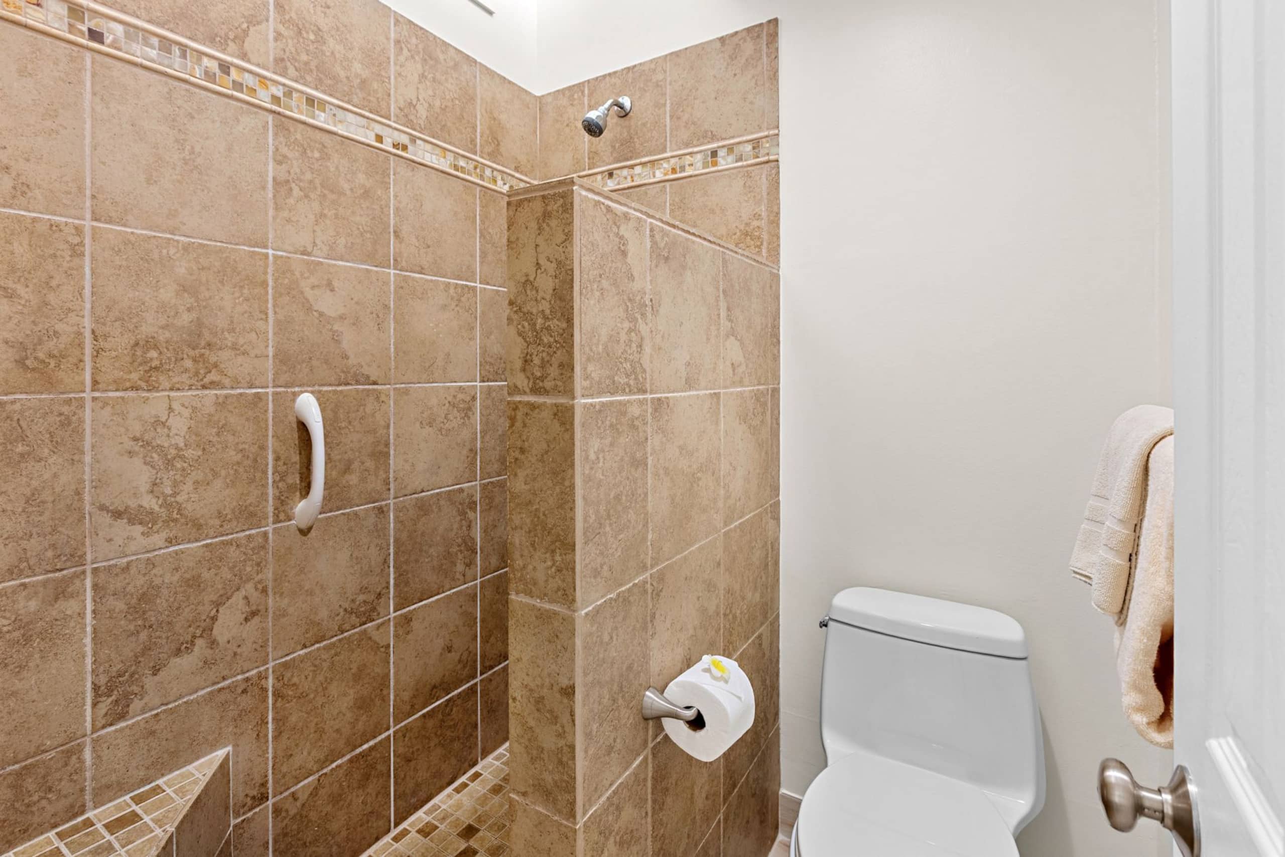 Condo in Lahaina · ★4.0 · 2 bedrooms · 4 beds · 2.5 baths - Image 25