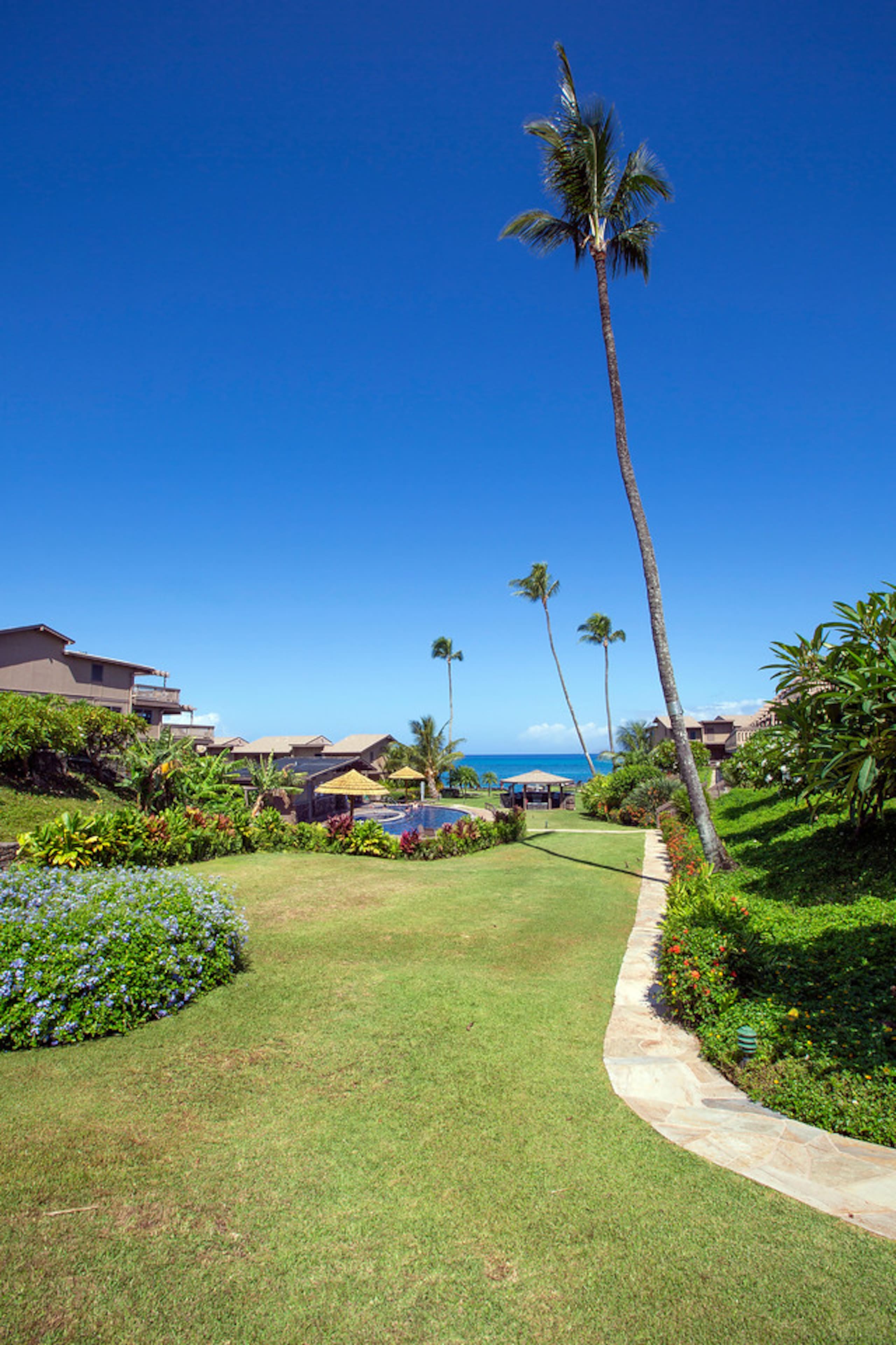 Condo in Lahaina · ★4.0 · 2 bedrooms · 4 beds · 2.5 baths - Image 43