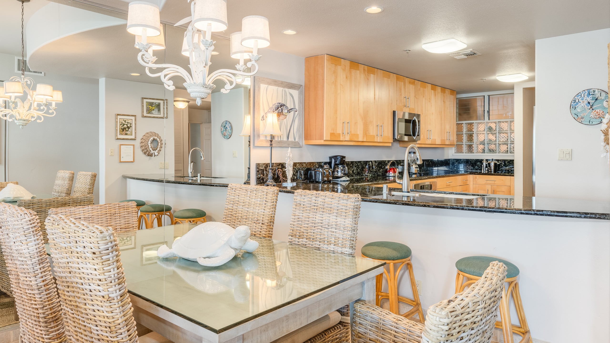 Condo in Lahaina · ★4.9 · 2 bedrooms · 4 beds · 2 baths - Image 19