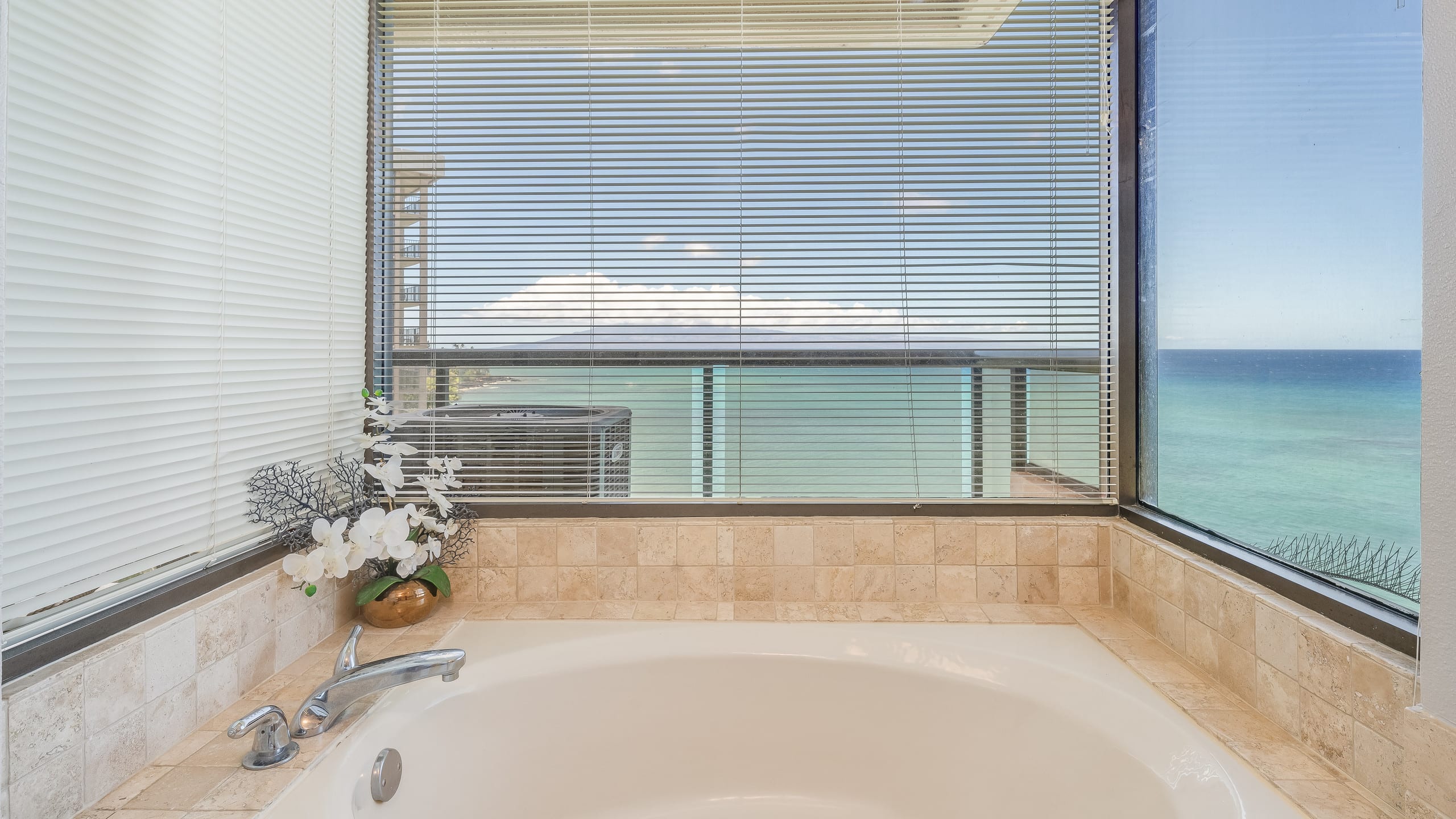 Condo in Lahaina · ★4.9 · 2 bedrooms · 4 beds · 2 baths - Image 26