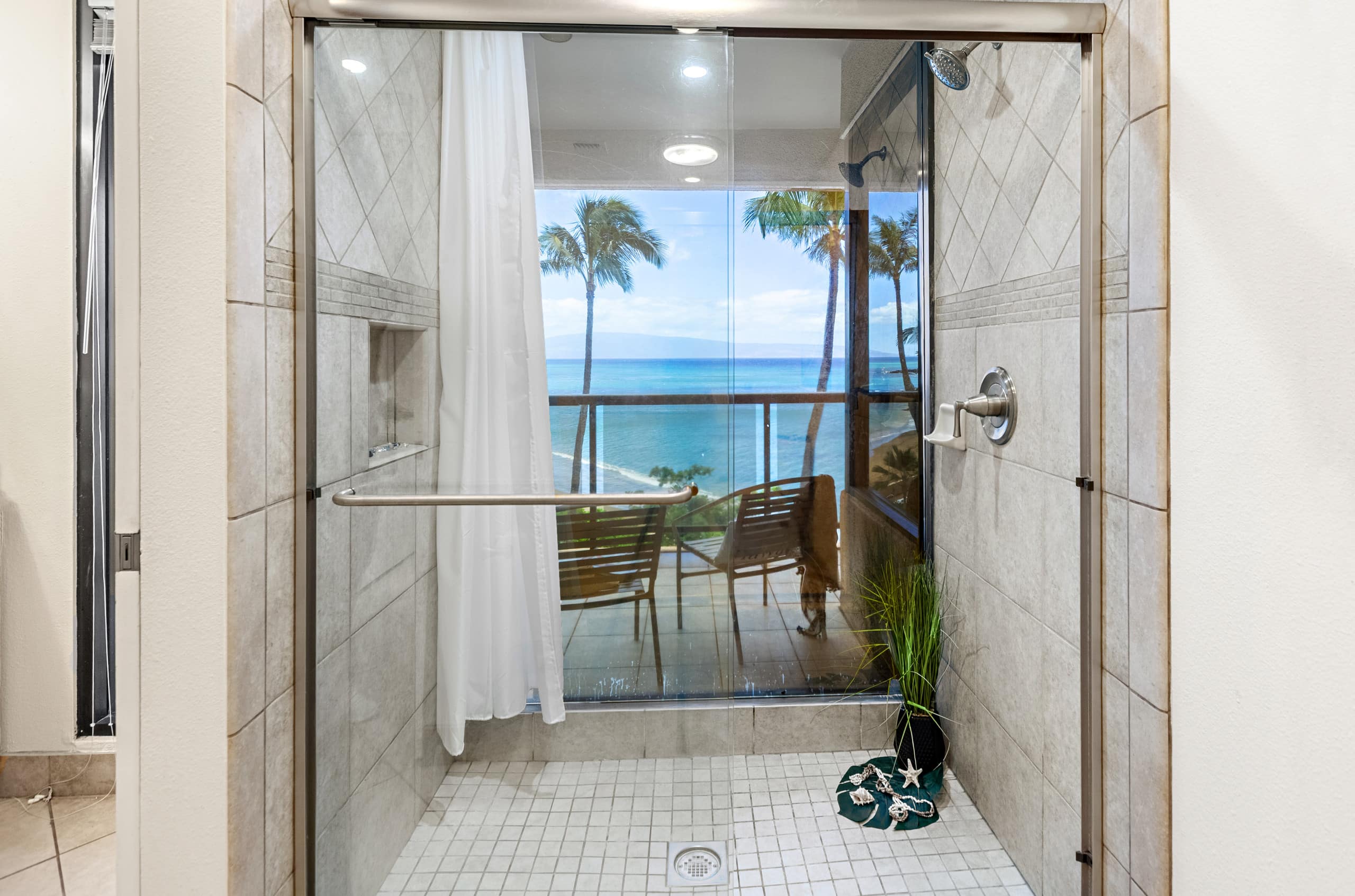 Condo in Lahaina · ★4.86 · 2 bedrooms · 4 beds · 2 baths - Image 39