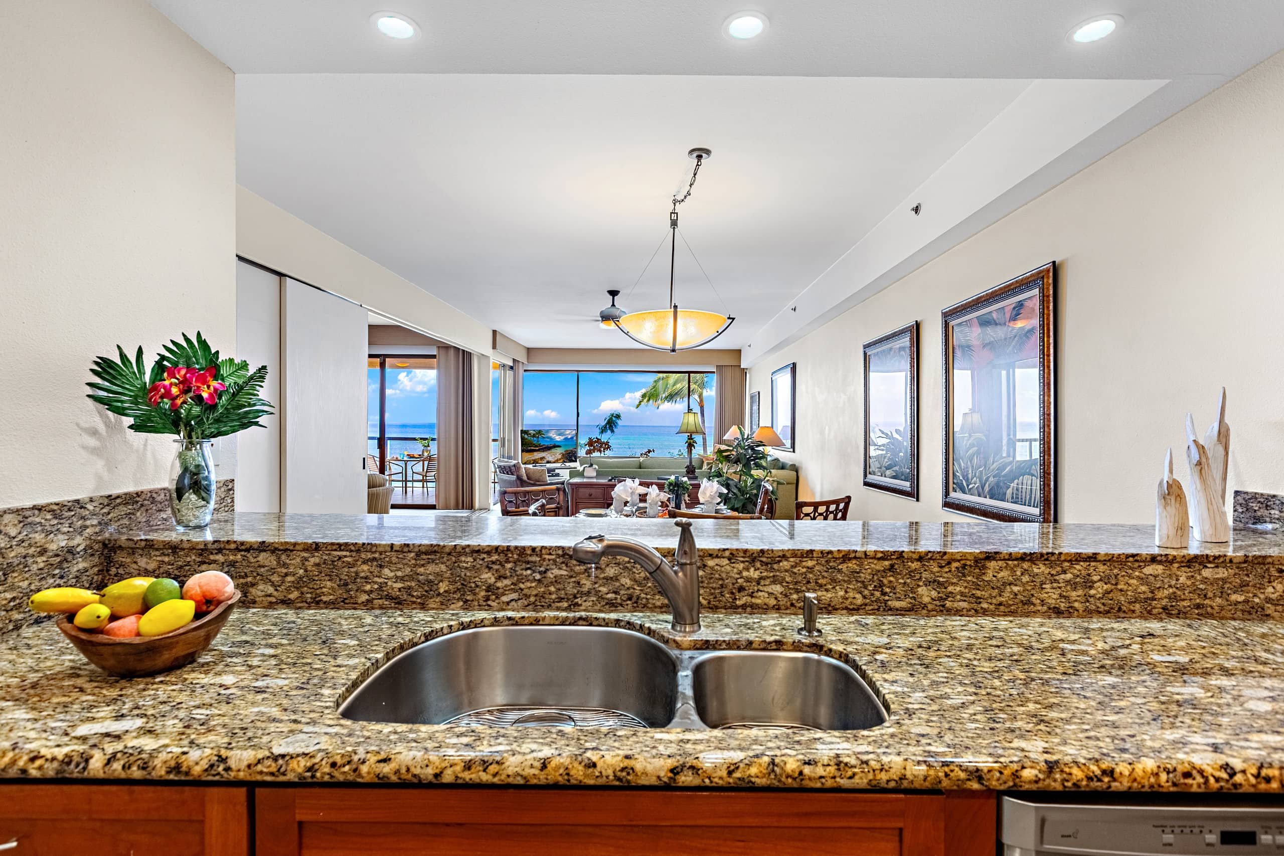 Condo in Lahaina · ★4.86 · 2 bedrooms · 4 beds · 2 baths - Image 16