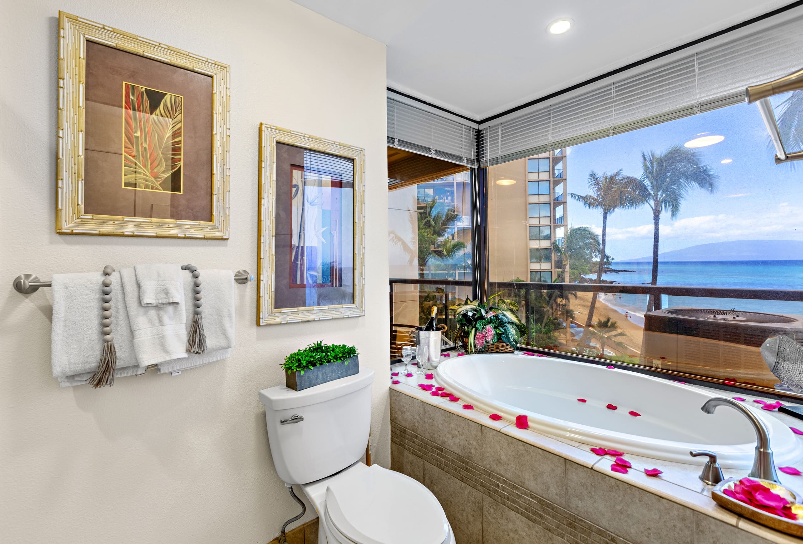 Condo in Lahaina · ★4.86 · 2 bedrooms · 4 beds · 2 baths - Image 27
