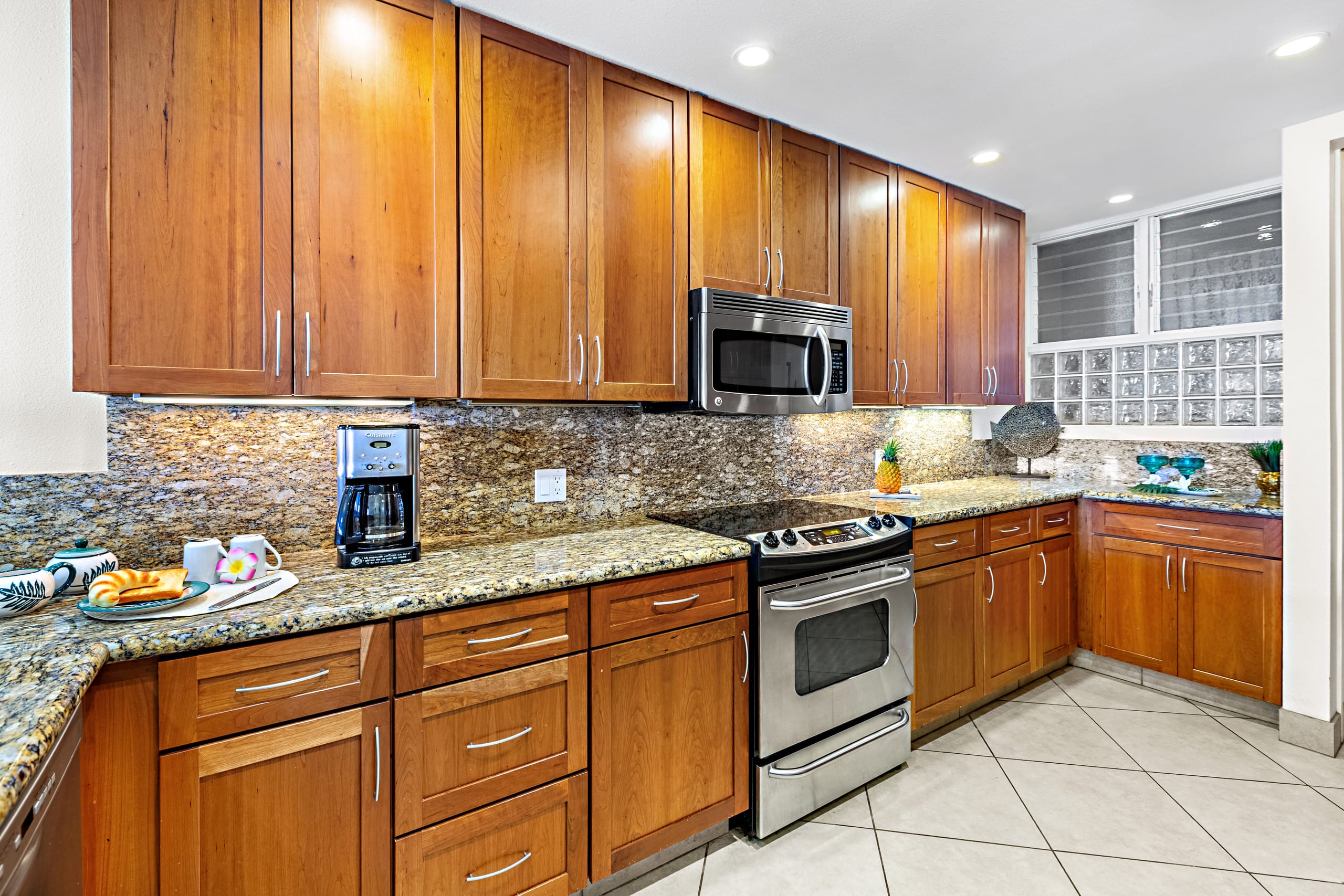 Condo in Lahaina · ★4.86 · 2 bedrooms · 4 beds · 2 baths - Image 15