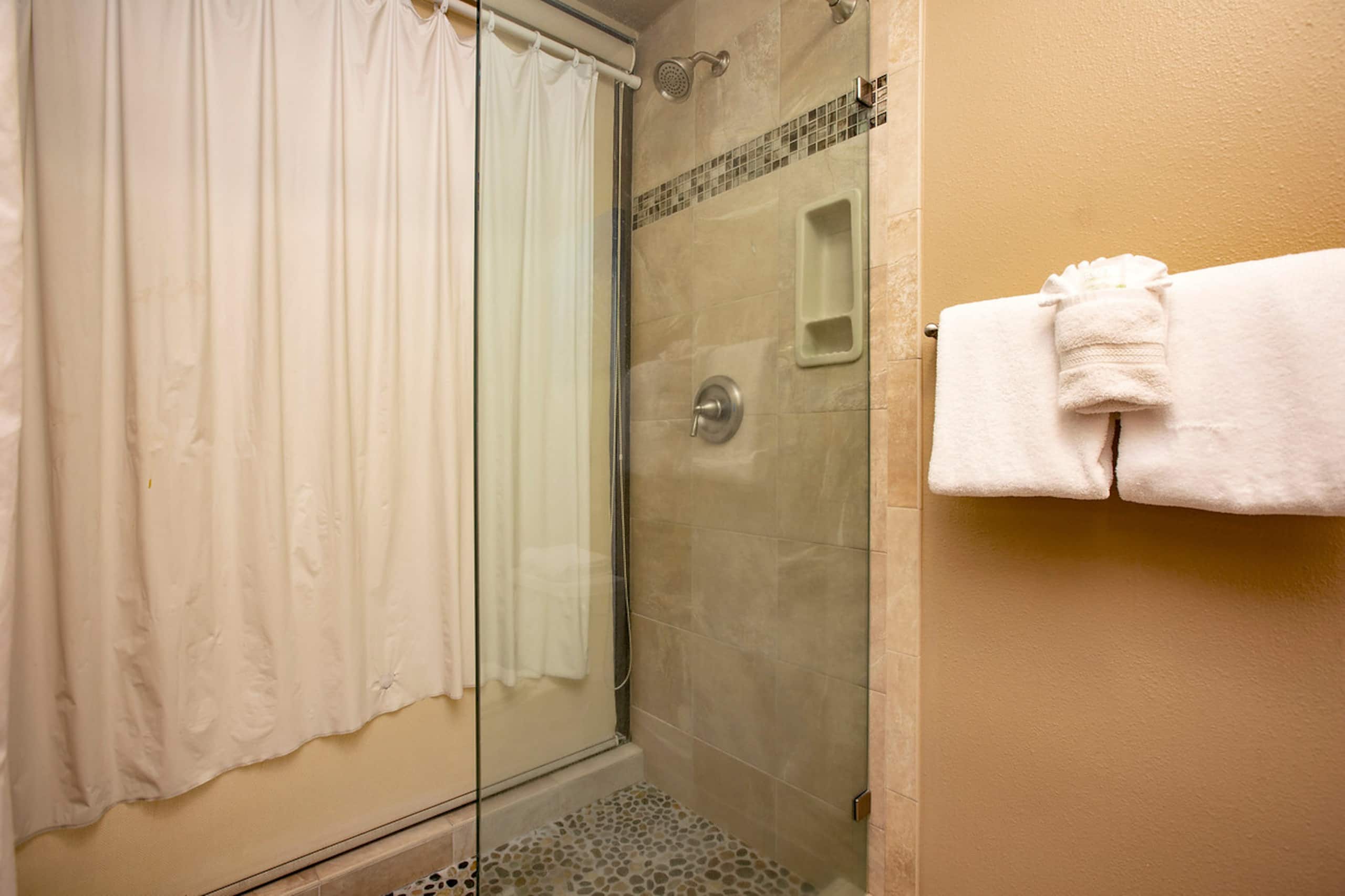 Condo in Lahaina · ★5.0 · 2 bedrooms · 3 beds · 2 baths - Image 16