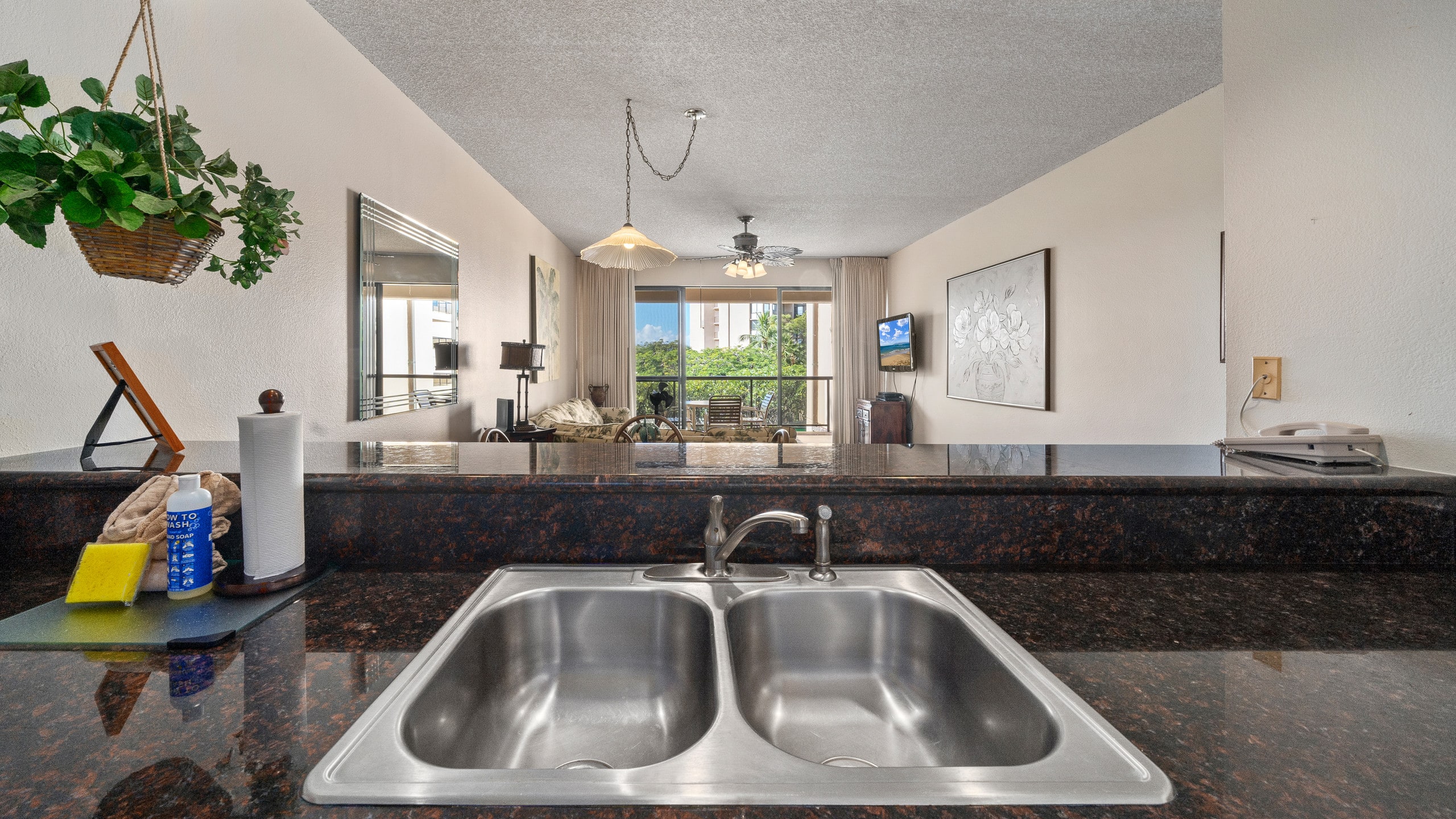 Condo in Lahaina · ★4.53 · 1 bedroom · 2 beds · 2 private baths - Image 12