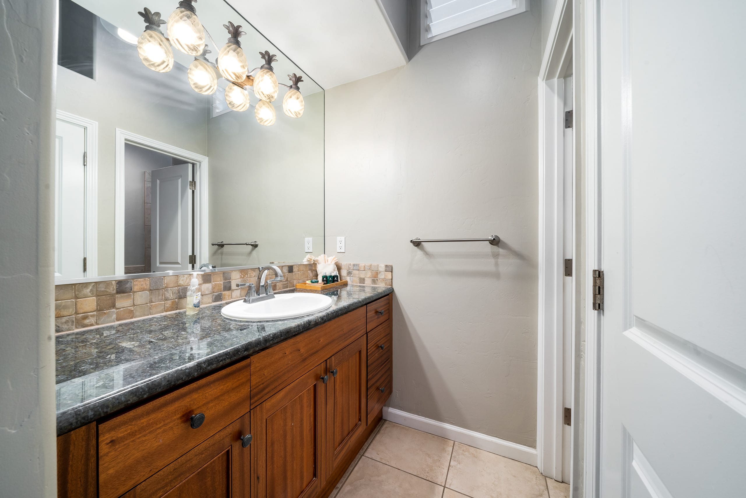 Condo in Lahaina · ★4.6 · 2 bedrooms · 3 beds · 2 baths - Image 27