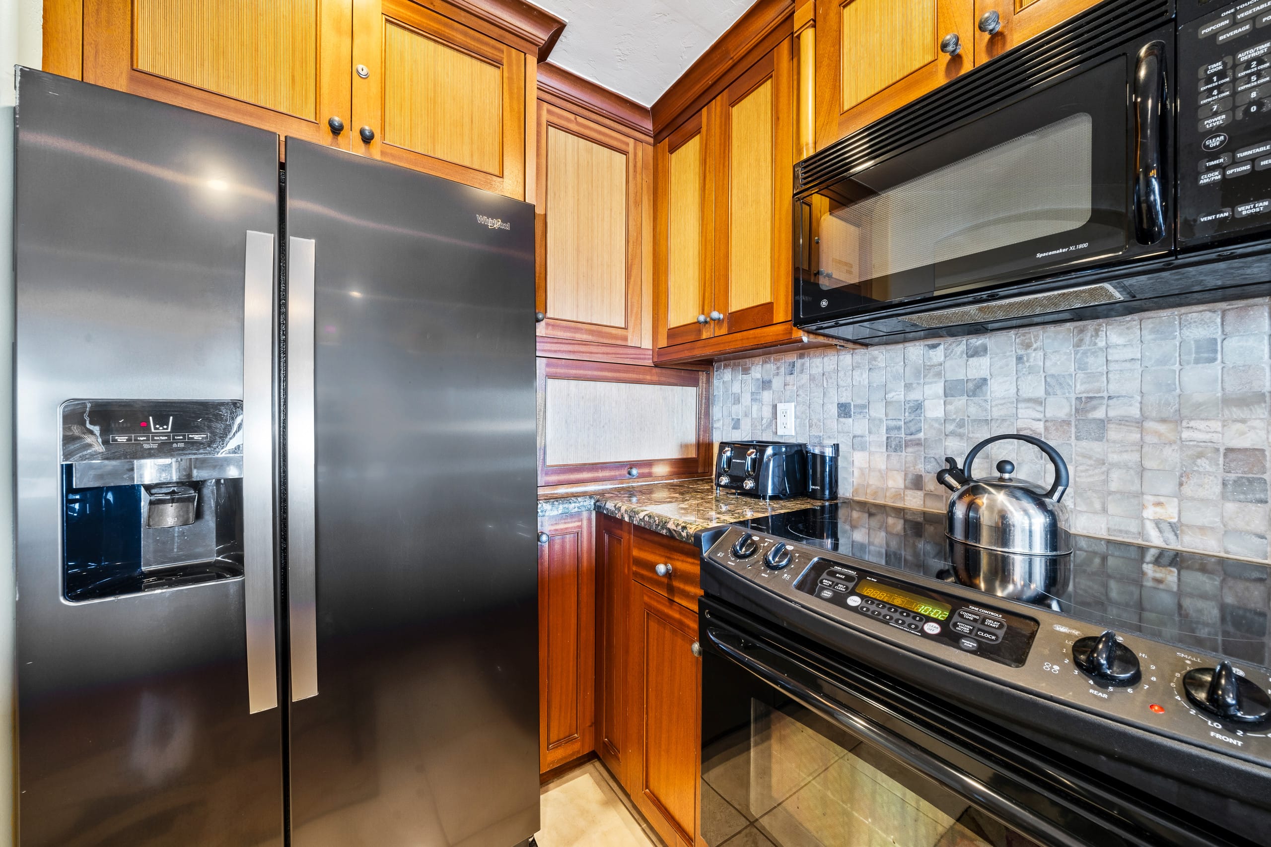 Condo in Lahaina · ★4.6 · 2 bedrooms · 3 beds · 2 baths - Image 6