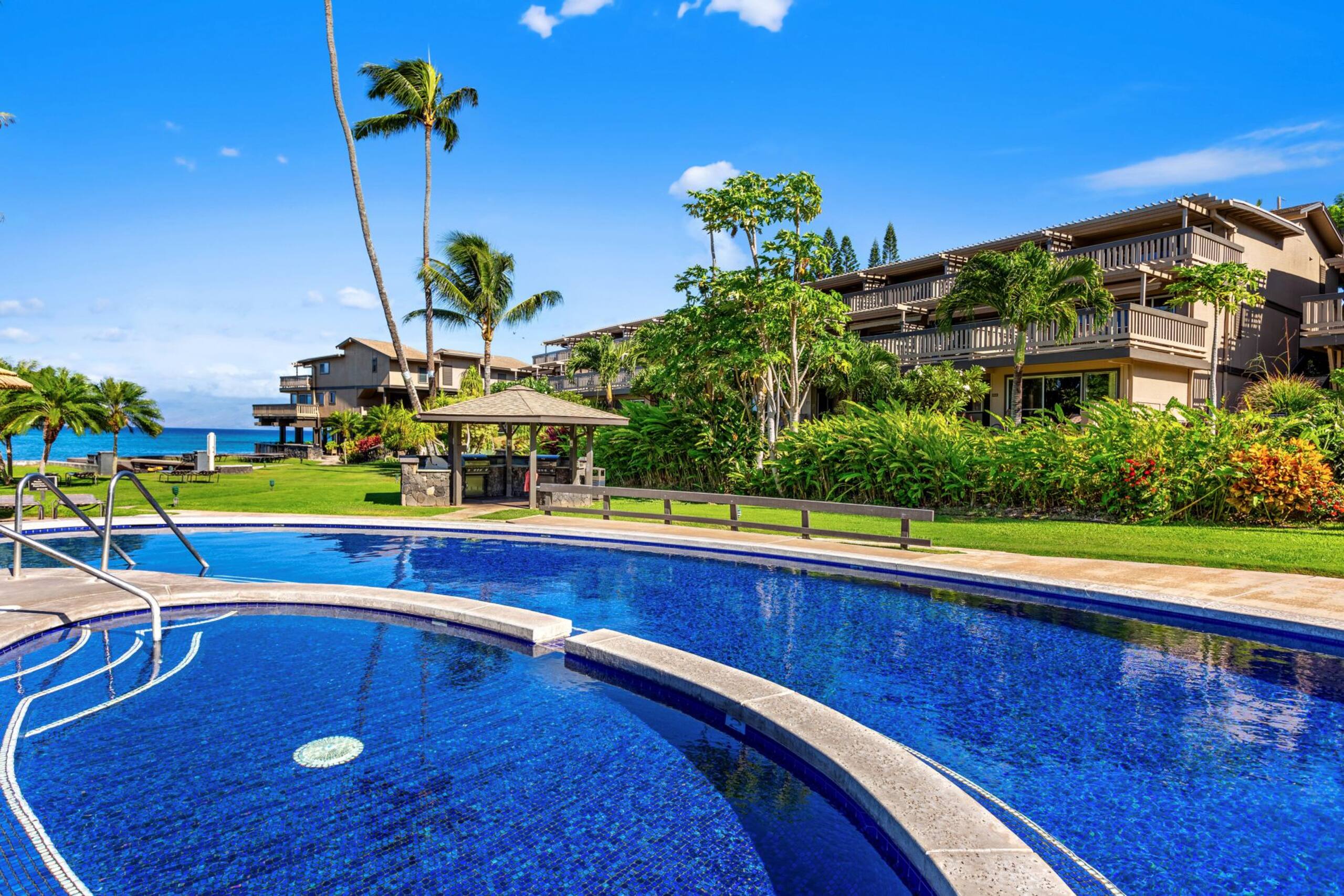 Condo in Lahaina · ★4.43 · 2 bedrooms · 4 beds · 2.5 private baths - Image 22