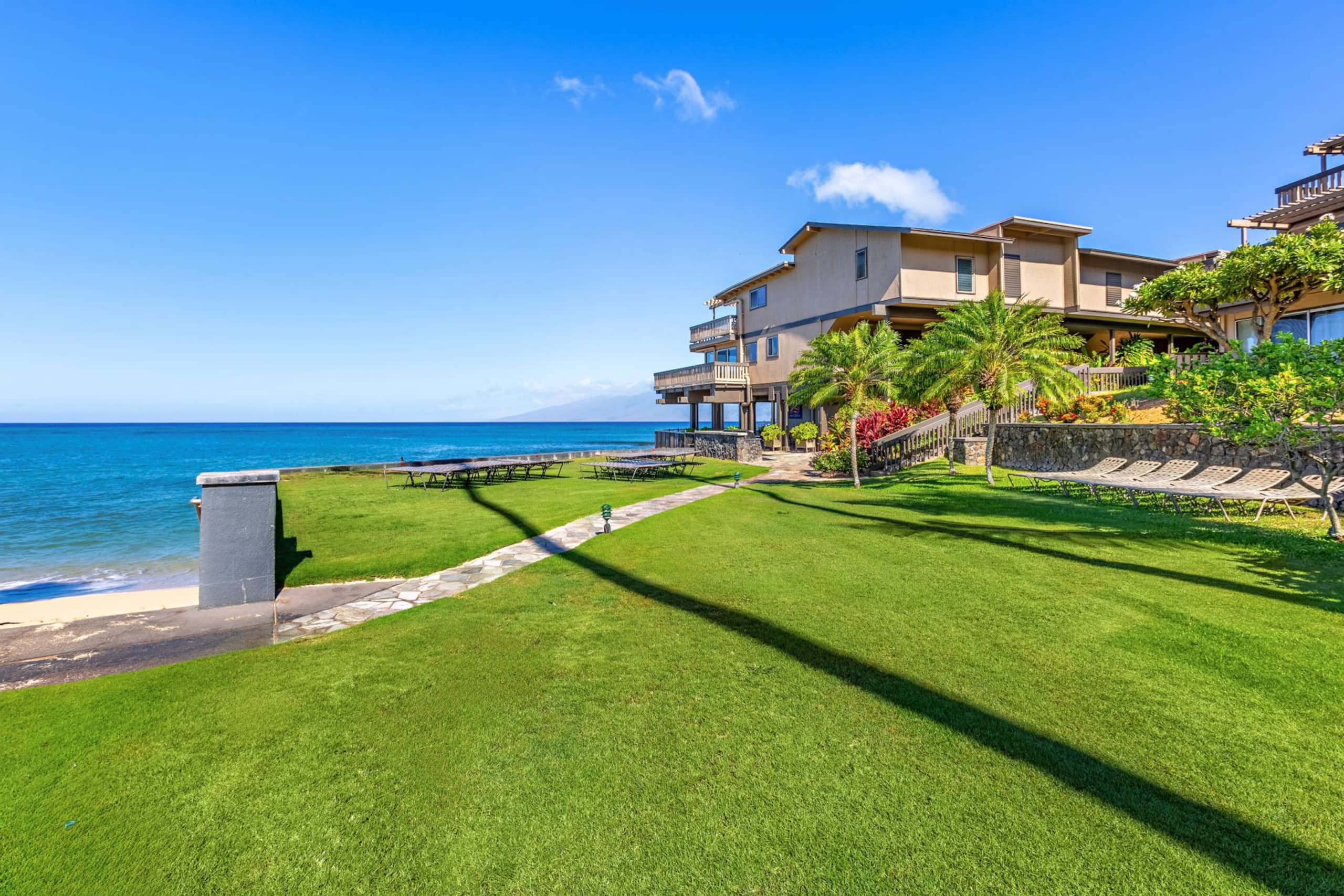 Condo in Lahaina · ★4.43 · 2 bedrooms · 4 beds · 2.5 private baths - Image 34