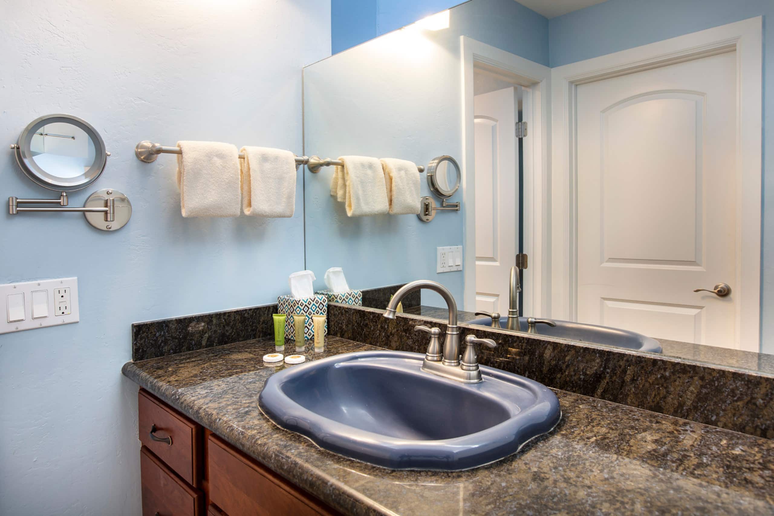 Condo in Lahaina · ★4.43 · 2 bedrooms · 4 beds · 2.5 private baths - Image 12