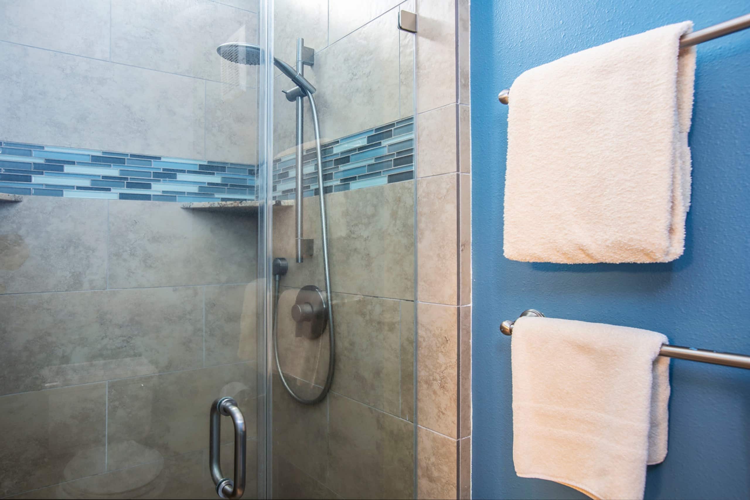 Condo in Lahaina · ★4.43 · 2 bedrooms · 4 beds · 2.5 private baths - Image 17