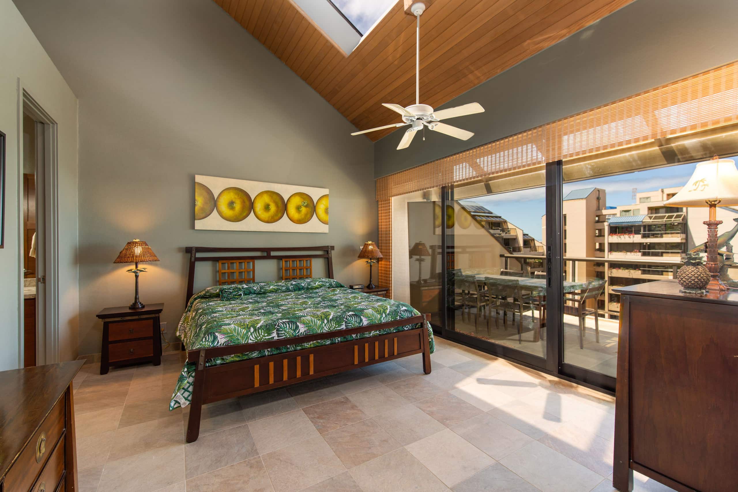 Condo in Lahaina · ★4.89 · 3 bedrooms · 5 beds · 3 private baths - Image 23