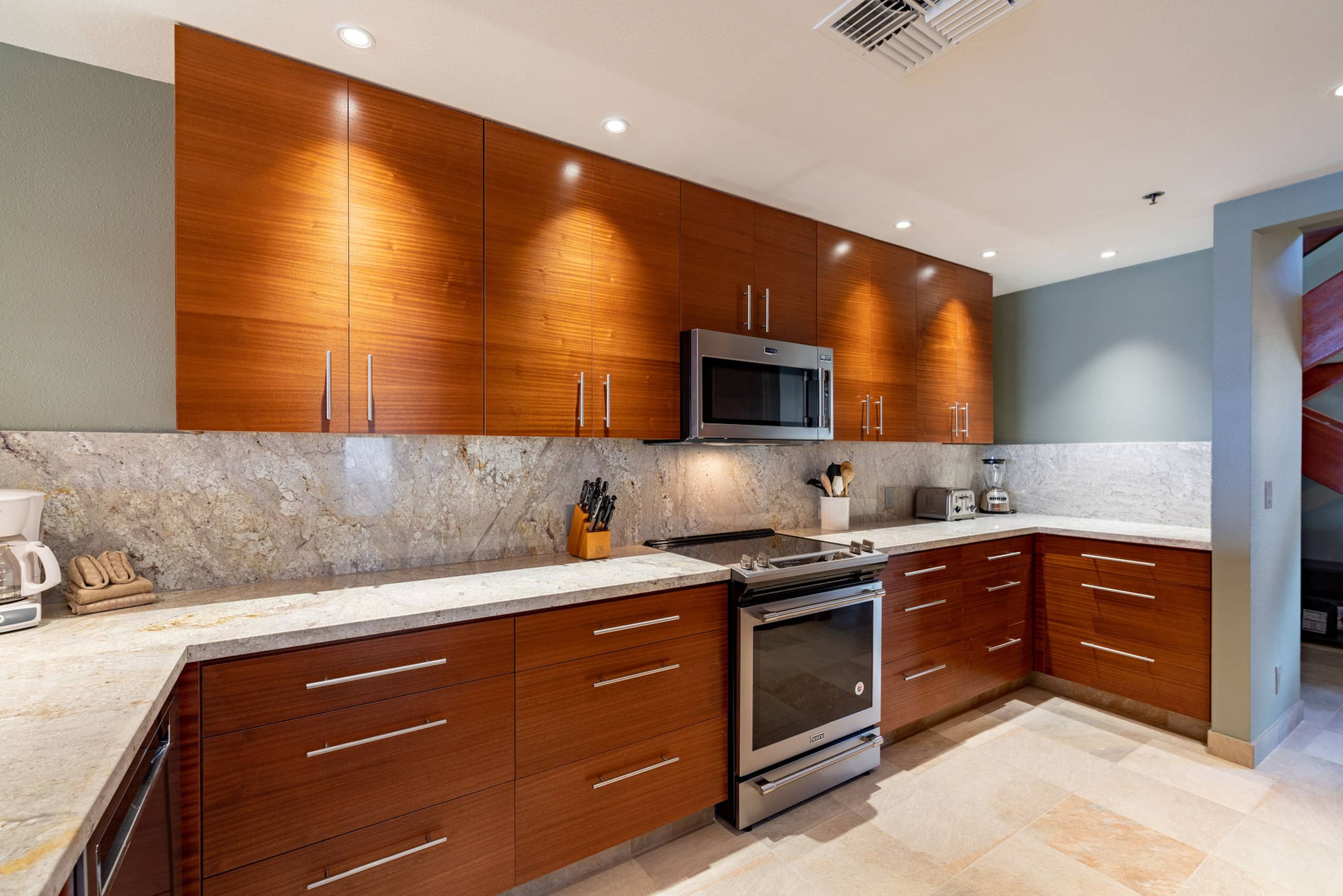Condo in Lahaina · ★4.89 · 3 bedrooms · 5 beds · 3 private baths - Image 8