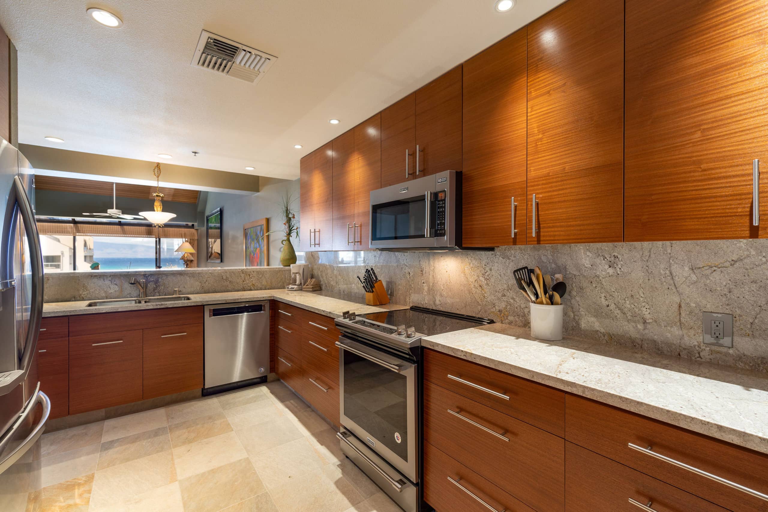 Condo in Lahaina · ★4.89 · 3 bedrooms · 5 beds · 3 private baths - Image 7