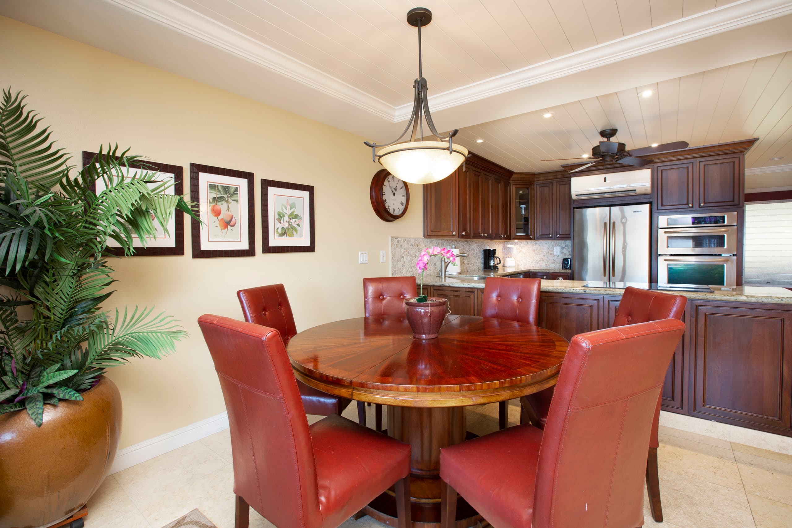 Condo in Lahaina · ★4.58 · 2 bedrooms · 4 beds · 2.5 baths - Image 9