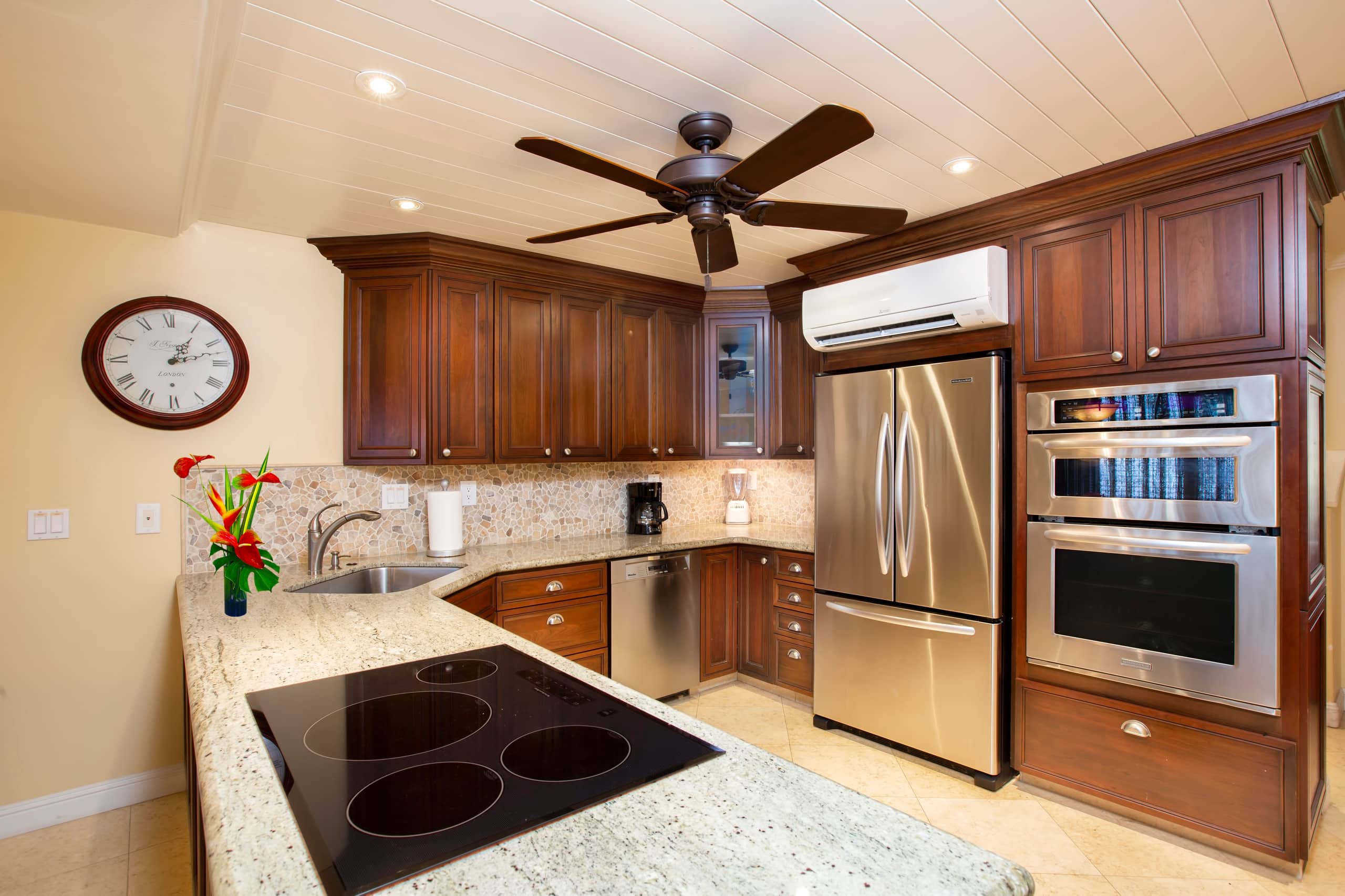 Condo in Lahaina · ★4.58 · 2 bedrooms · 4 beds · 2.5 baths - Image 10