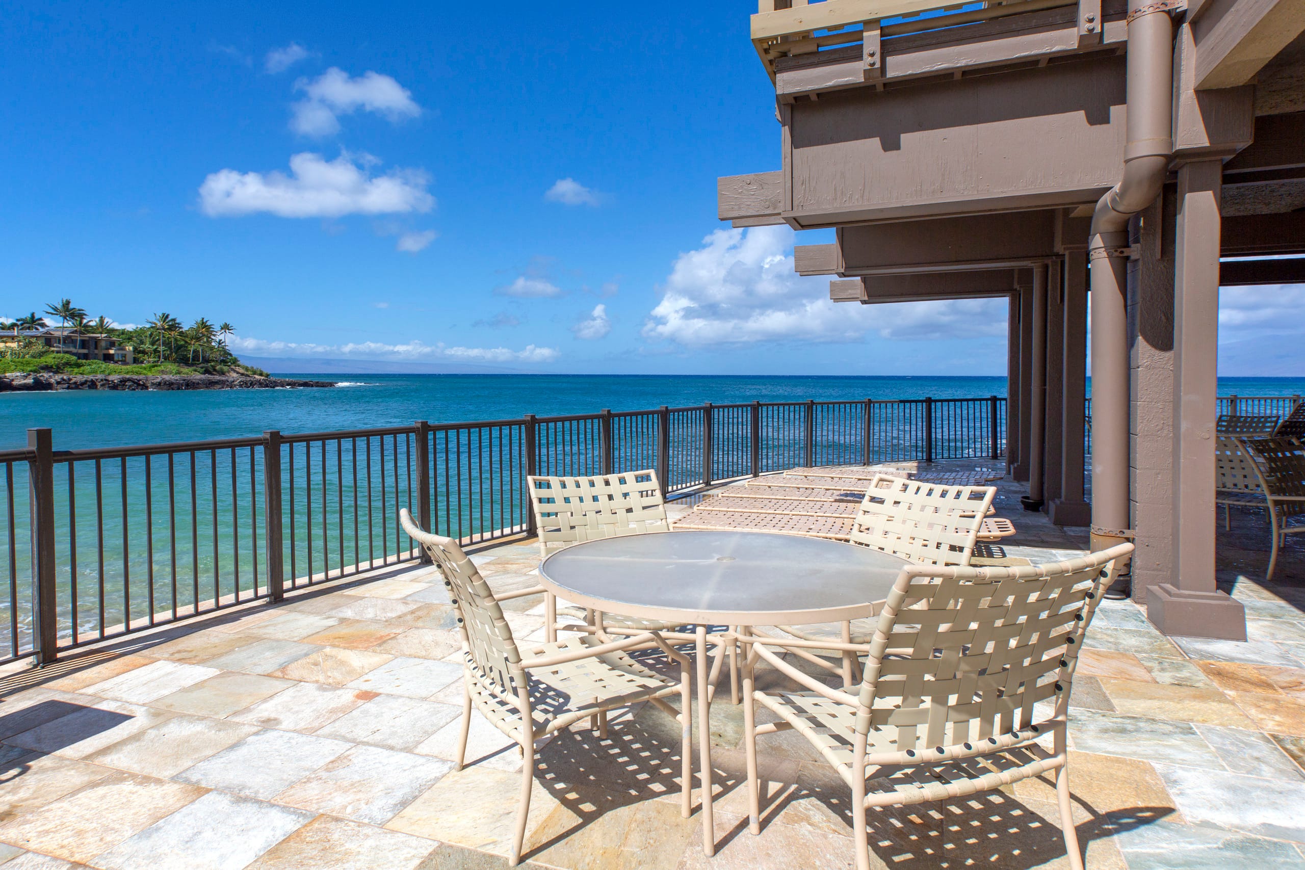 Condo in Lahaina · ★4.58 · 2 bedrooms · 4 beds · 2.5 baths - Image 25