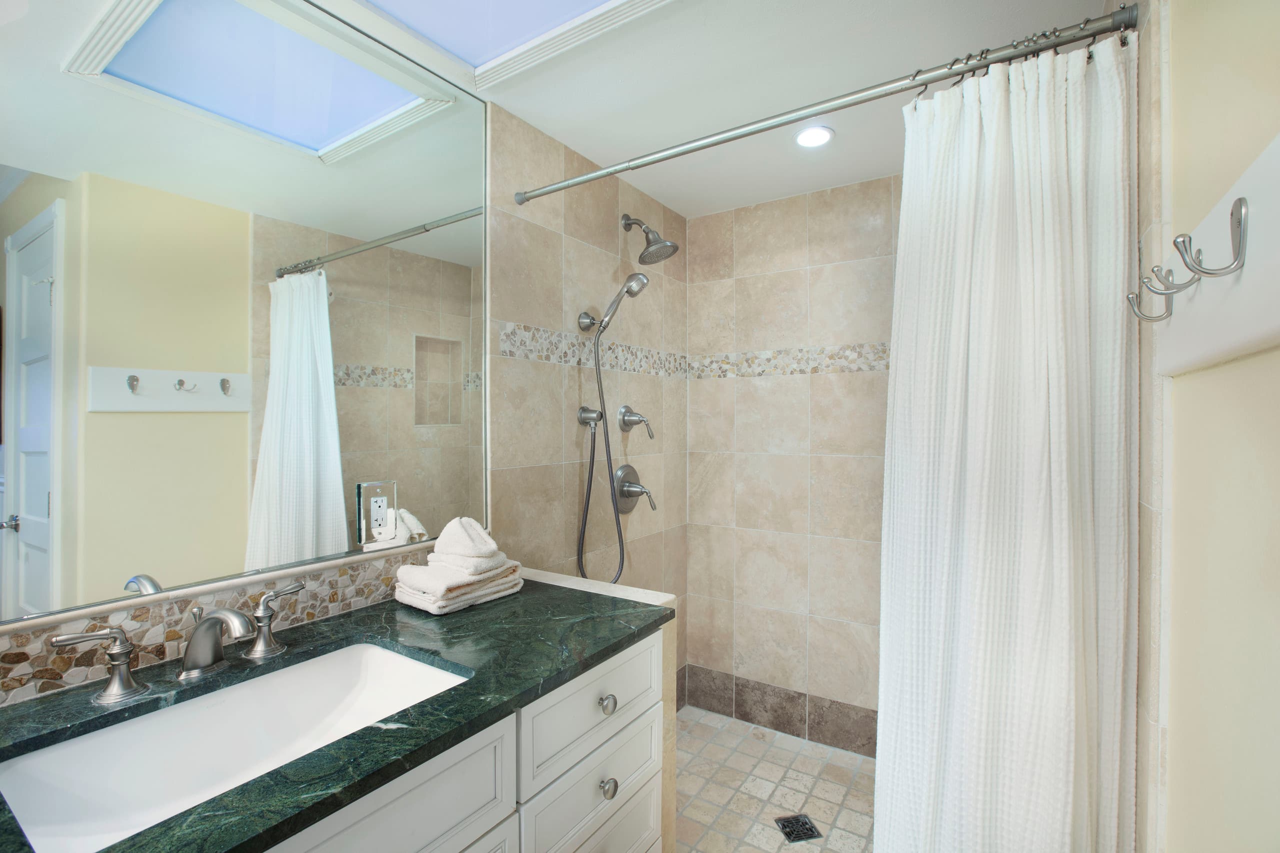 Condo in Lahaina · ★4.58 · 2 bedrooms · 4 beds · 2.5 baths - Image 8