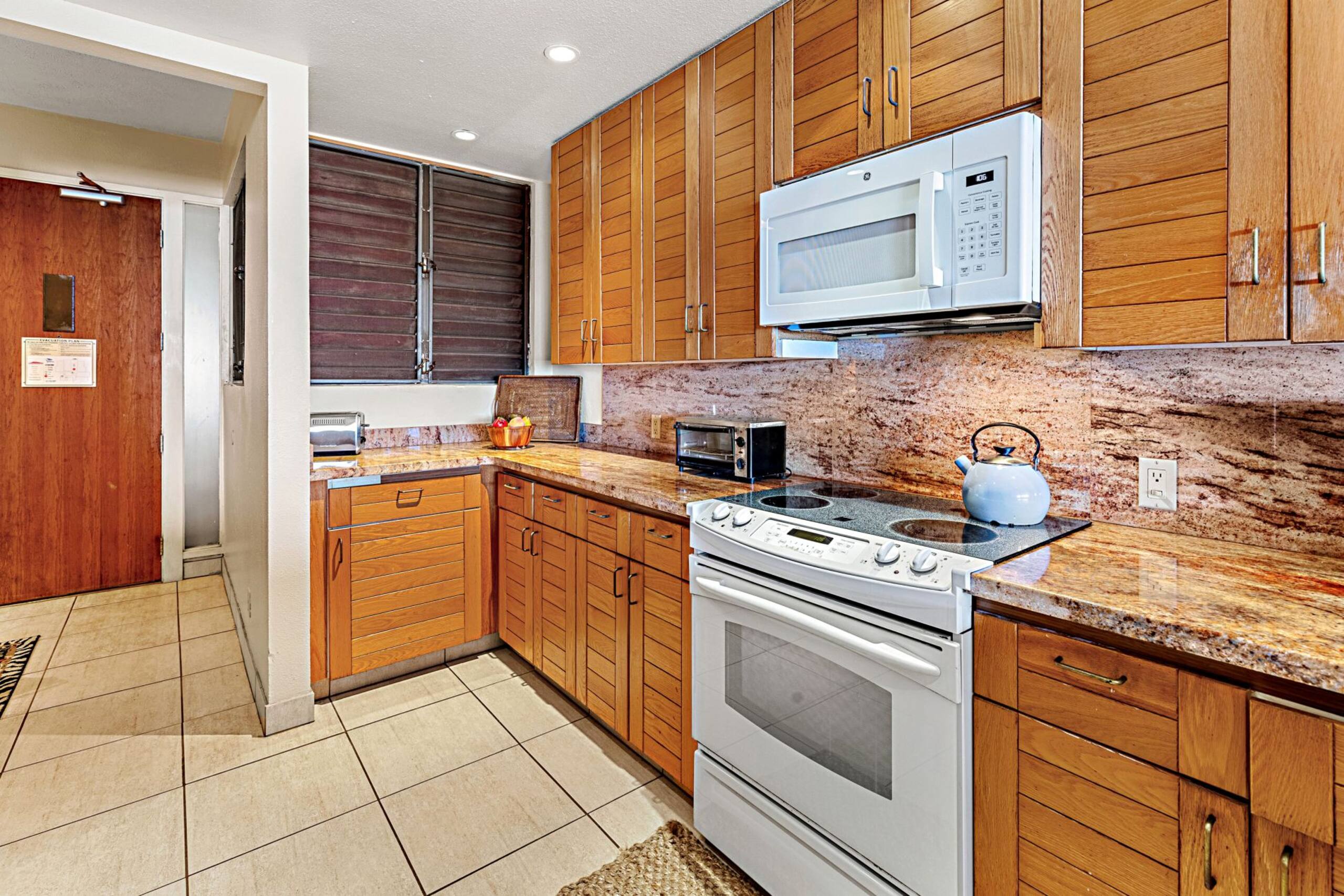 Condo in Lahaina · ★4.29 · 2 bedrooms · 2 beds · 2 baths - Image 13
