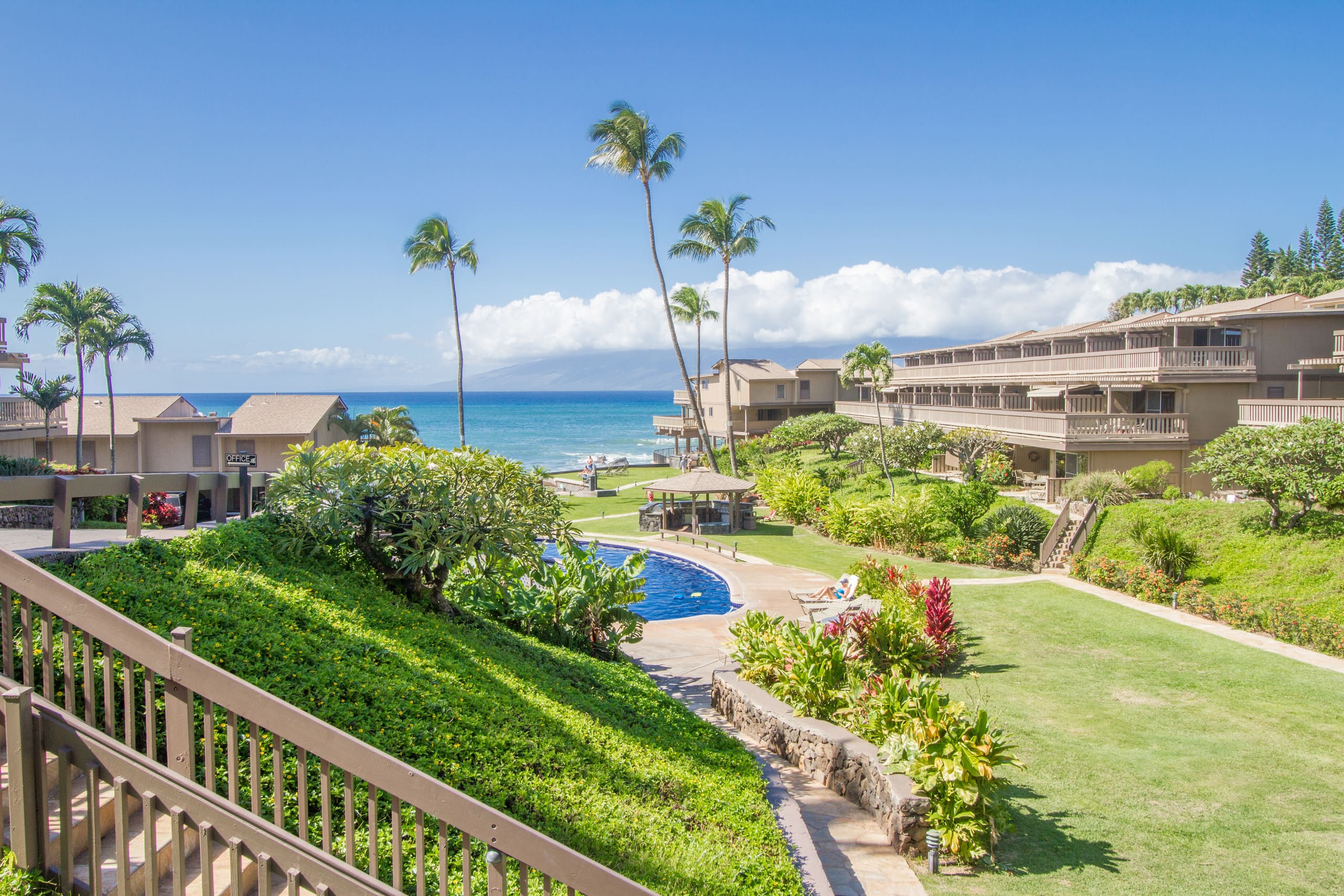 Condo in Lahaina · ★4.8 · 2 bedrooms · 3 beds · 2 private baths - Image 35